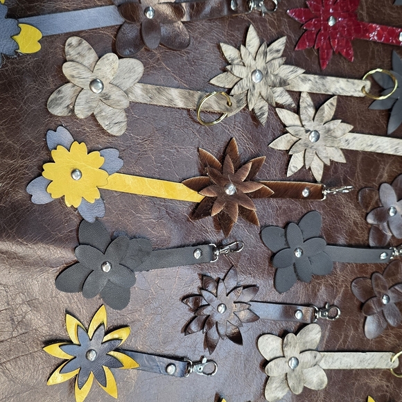 Handmade Leather Flower Keychains - Picture 7 of 7